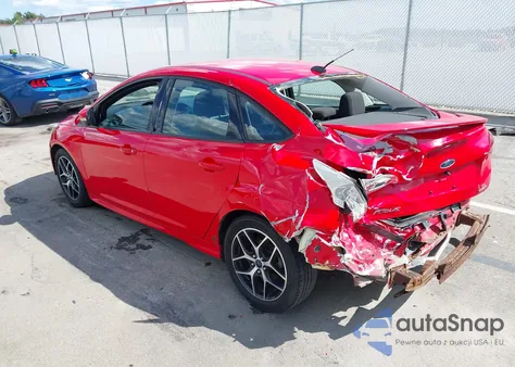 2015 Ford Focus Se z USA, uszkodzony, nr VIN 1FADP3F27FL210129